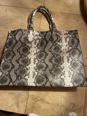 Source Unknown Black & White Python-Print Tote
